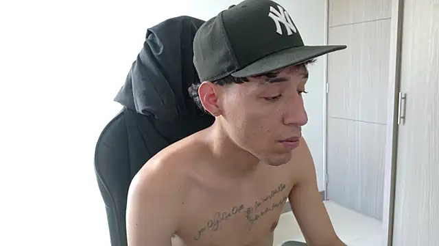 bully_boss Show in webcam