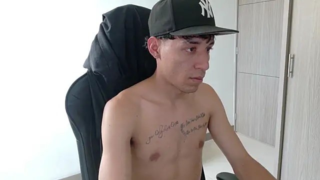 bully_boss' Webcam Show