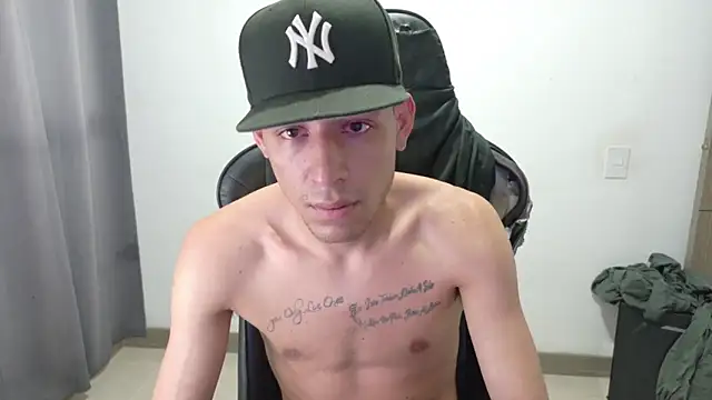 Вебкам-шоу bully_boss