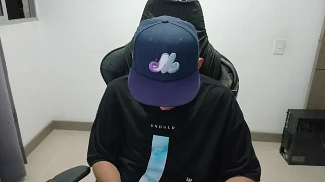 bully_boss' Webcam Show
