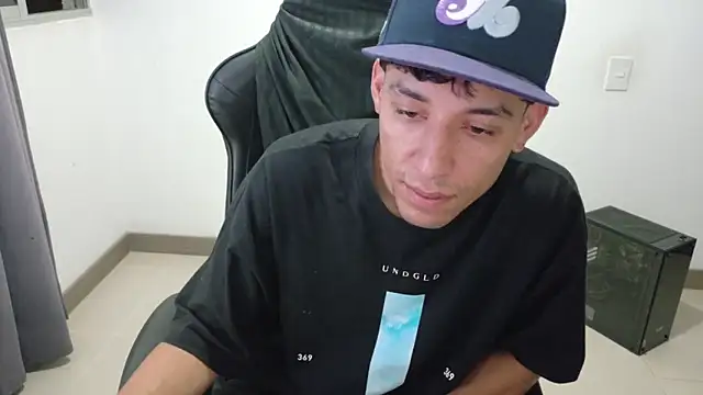 bully_boss' Webcam Show