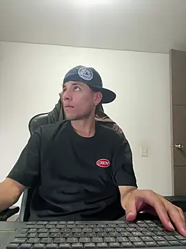 bully_boss Show in webcam