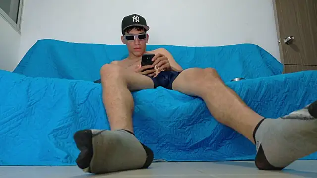 bully_boss' Webcam Show