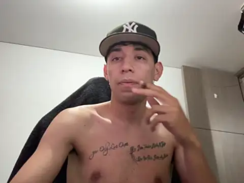 bully_boss Show in webcam