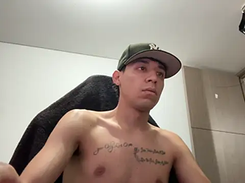 bully_boss Show in webcam