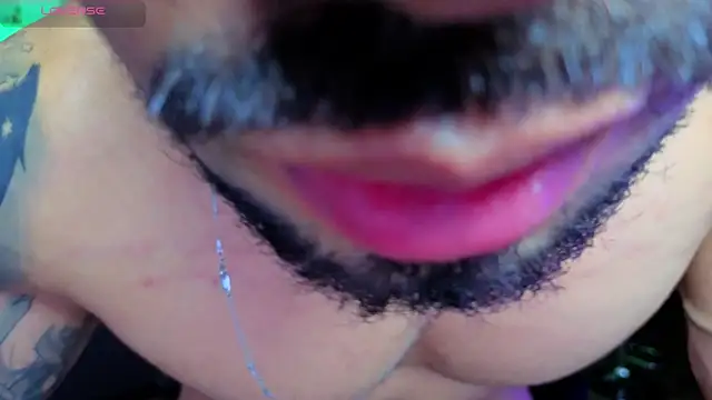 Michael_Diamond Show in webcam