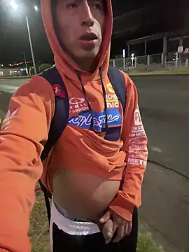 Alexander9827 在線直播表演
