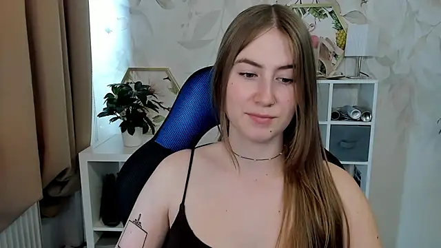 candy_Megan Adlı Modelin Canlı XXX Sohbeti