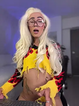 miss_tatiana_: διαδικτυακό σόου στην κάμερα