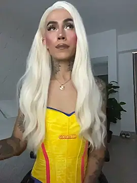 miss_tatiana_: διαδικτυακό σόου στην κάμερα