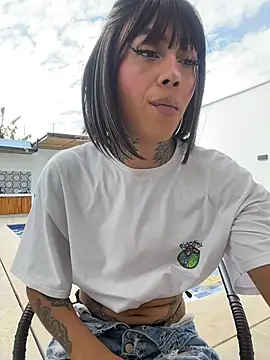miss_tatiana_: διαδικτυακό σόου στην κάμερα