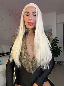 miss_tatiana_: διαδικτυακό σόου στην κάμερα