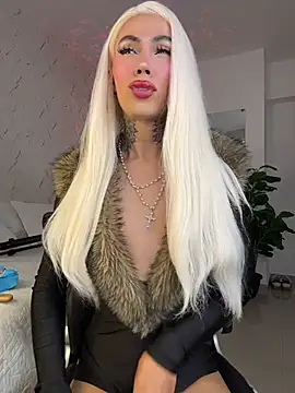 miss_tatiana_: διαδικτυακό σόου στην κάμερα