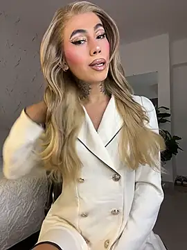 miss_tatiana_: διαδικτυακό σόου στην κάμερα