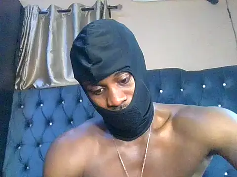 love4life35 Show in webcam