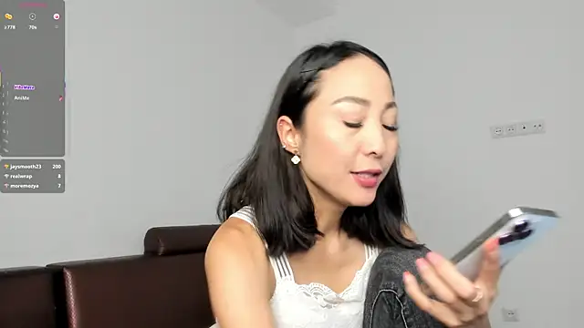 1reisatumi_ Chat XXX in diretta