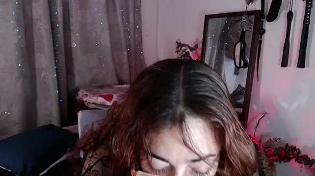 Eve_Blue77 Adlı Modelin Canlı XXX Sohbeti
