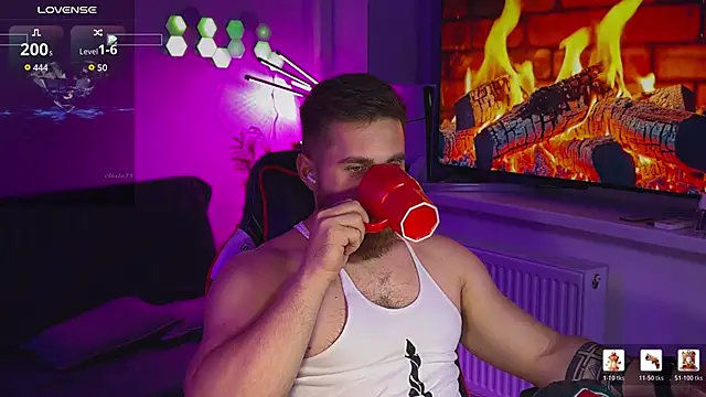 Sweeet__boy: διαδικτυακό σόου στην κάμερα