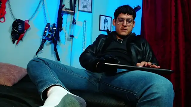 dom2travelersss' Webcam Show