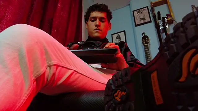 dom2travelersss' Webcam Show