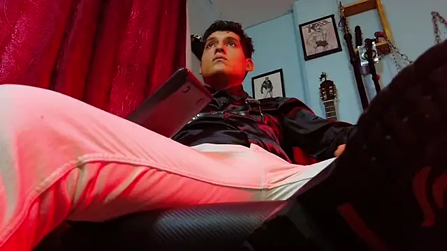 dom2travelersss Webcam Show