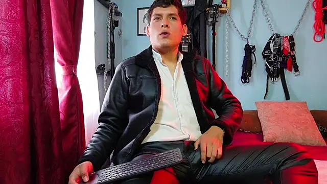 dom2travelersss Webcam Show