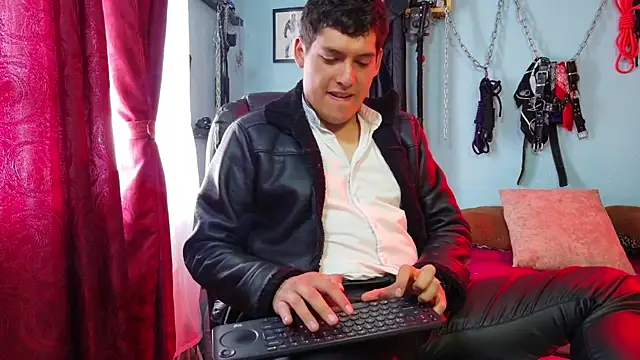 dom2travelersss Webcam Show
