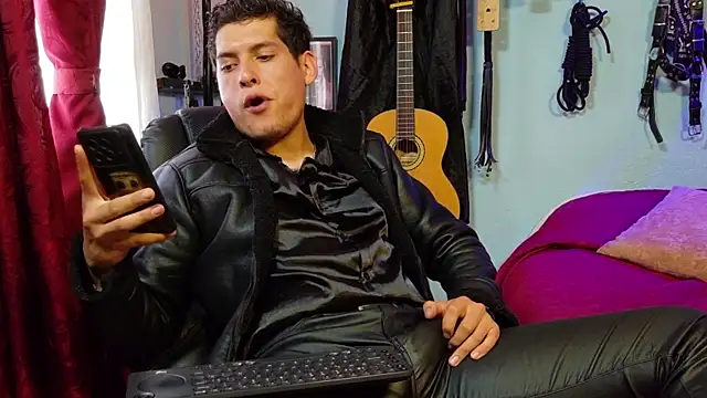 dom2travelersss – webcam-show