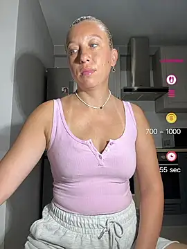 Kittie_Valentine Adlı Modelin Canlı XXX Sohbeti