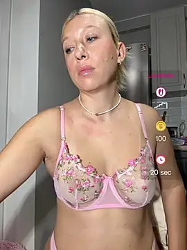 Kittie_Valentine Adlı Modelin Canlı XXX Sohbeti