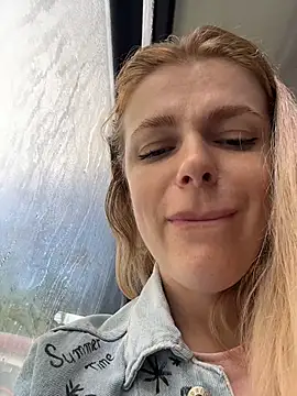 Živý XXX chat HarrietDart