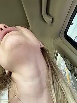 Živý XXX chat HarrietDart