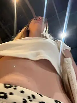 Živý XXX chat HarrietDart