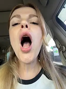 XXX chat uživo modela HarrietDart