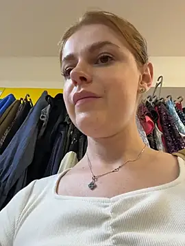 HarrietDart Chat XXX live