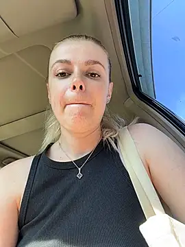 הופעת וובקאם של HarrietDart