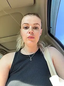 HarrietDart Chat XXX live