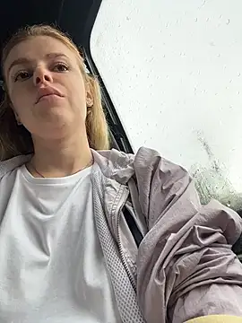 Chat XXX en directo de HarrietDart