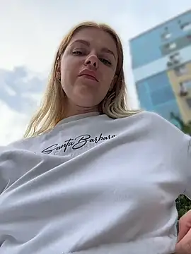 Chat XXX en directo de HarrietDart