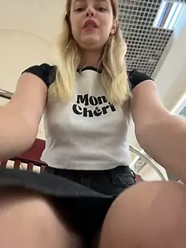 HarrietDartn Live XXX chat
