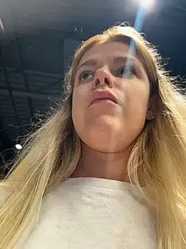 Show modela HarrietDart na web-kameri