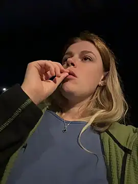 XXX chat uživo modela HarrietDart