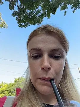 צ'אט XXX בשידור חי של HarrietDart
