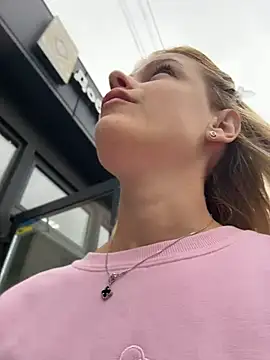 צ'אט XXX בשידור חי של HarrietDart