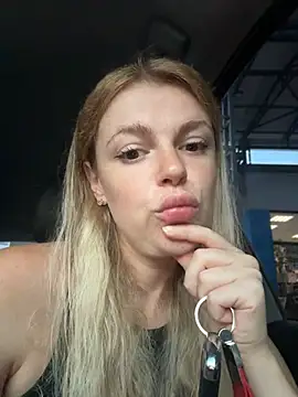 Show modela HarrietDart na web-kameri