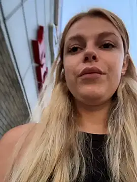 Show modela HarrietDart na web-kameri