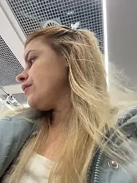 Show modela HarrietDart na web-kameri