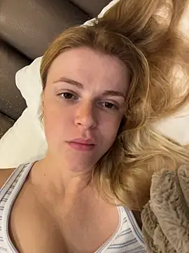Show modela HarrietDart na web-kameri