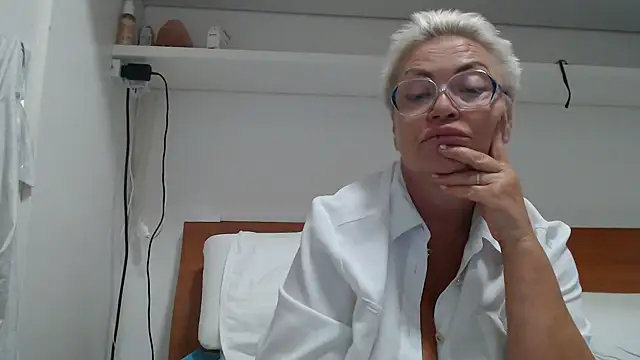 LindaL's Live XXX Chat