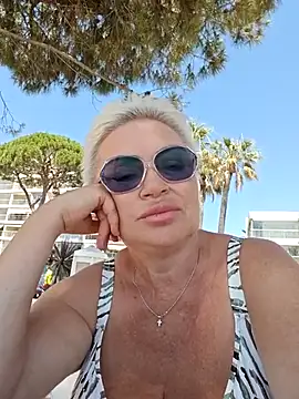 LindaL's Live XXX Chat